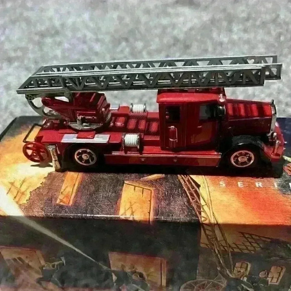 Matchbox Models Of Yesteryear Fire Engine YFE05 1932 Mercedes-Benz Ladder Truck - Picture 10 of 12